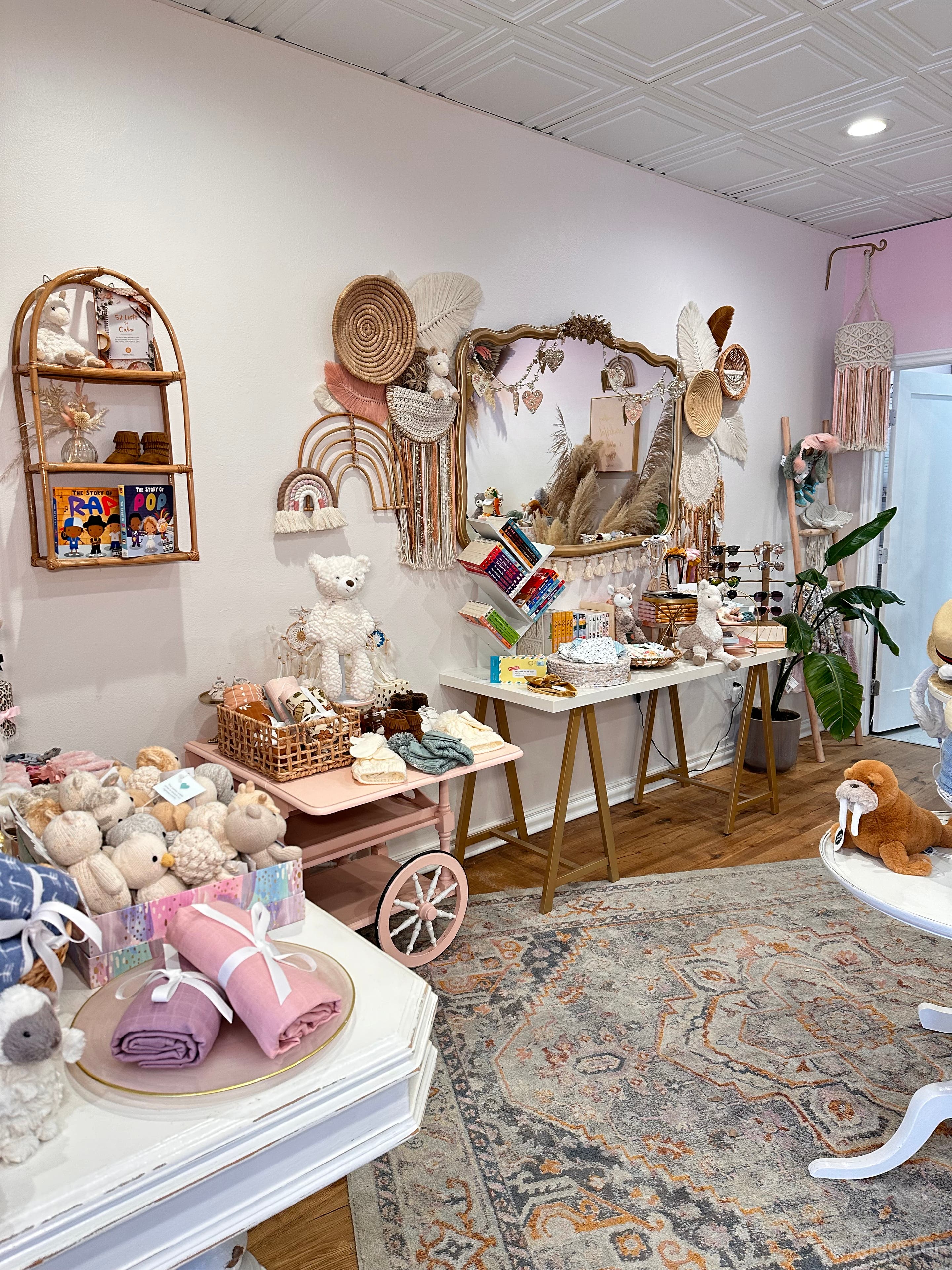 Boho-Chic and Stylish Retail Space Photo 3