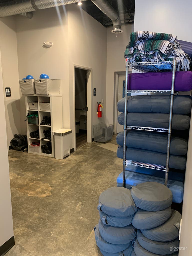  Props available for use. Two bathrooms. One has shower. Washer and dryer on site.  