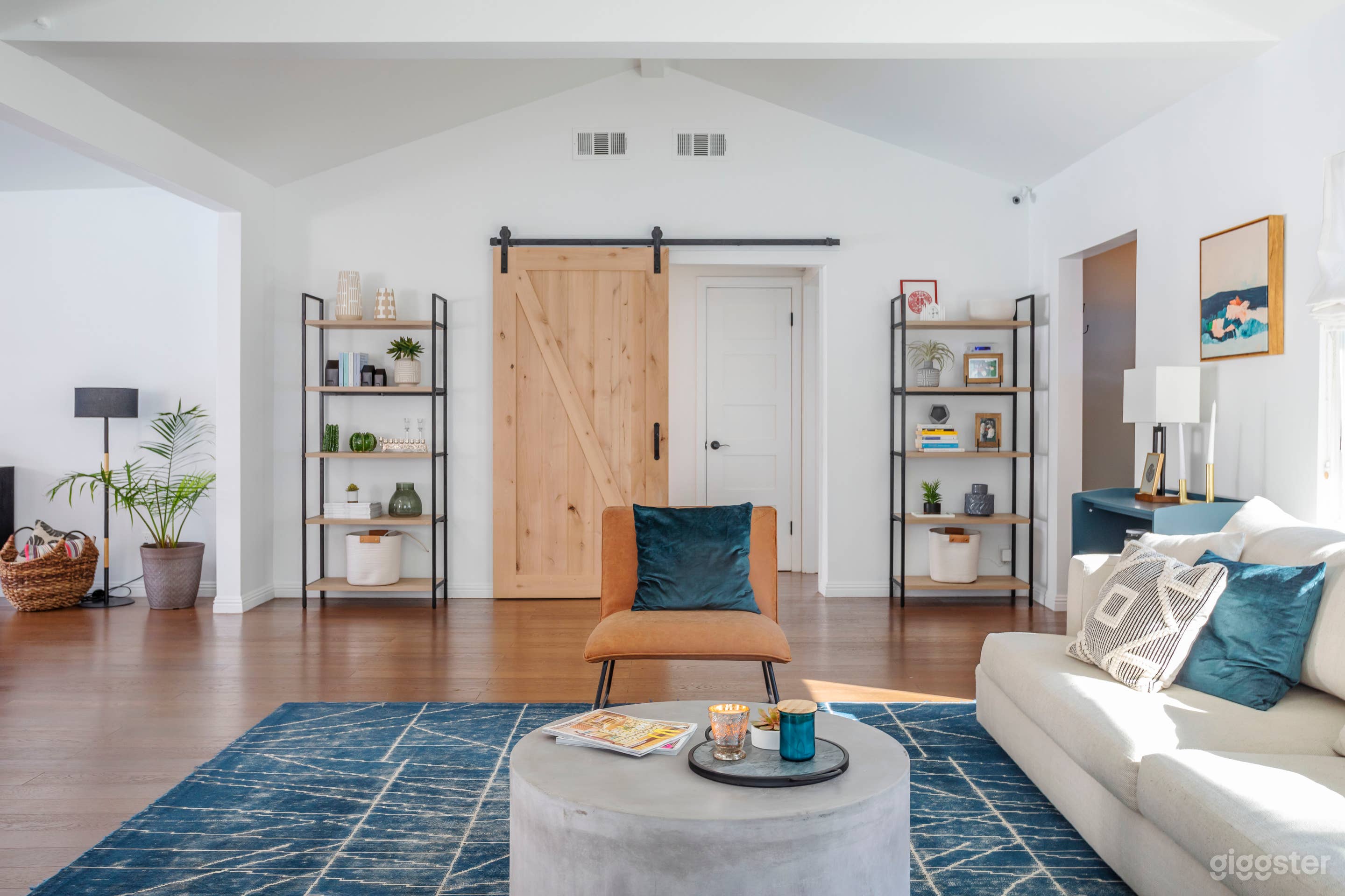 Amazing Sherman Oaks House with Gorgeous Pool Photo 4