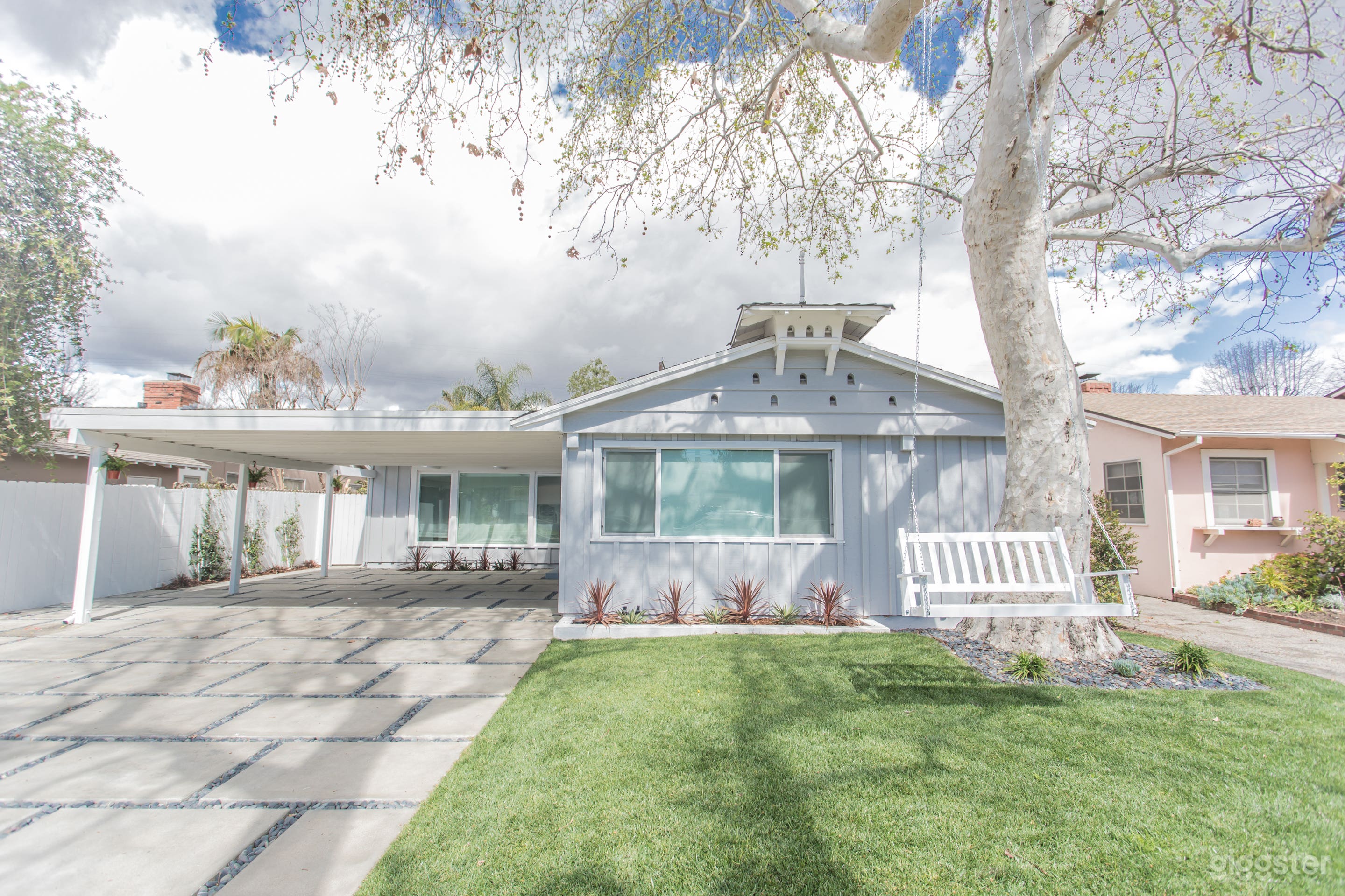 Amazing Sherman Oaks House with Gorgeous Pool Photo 2