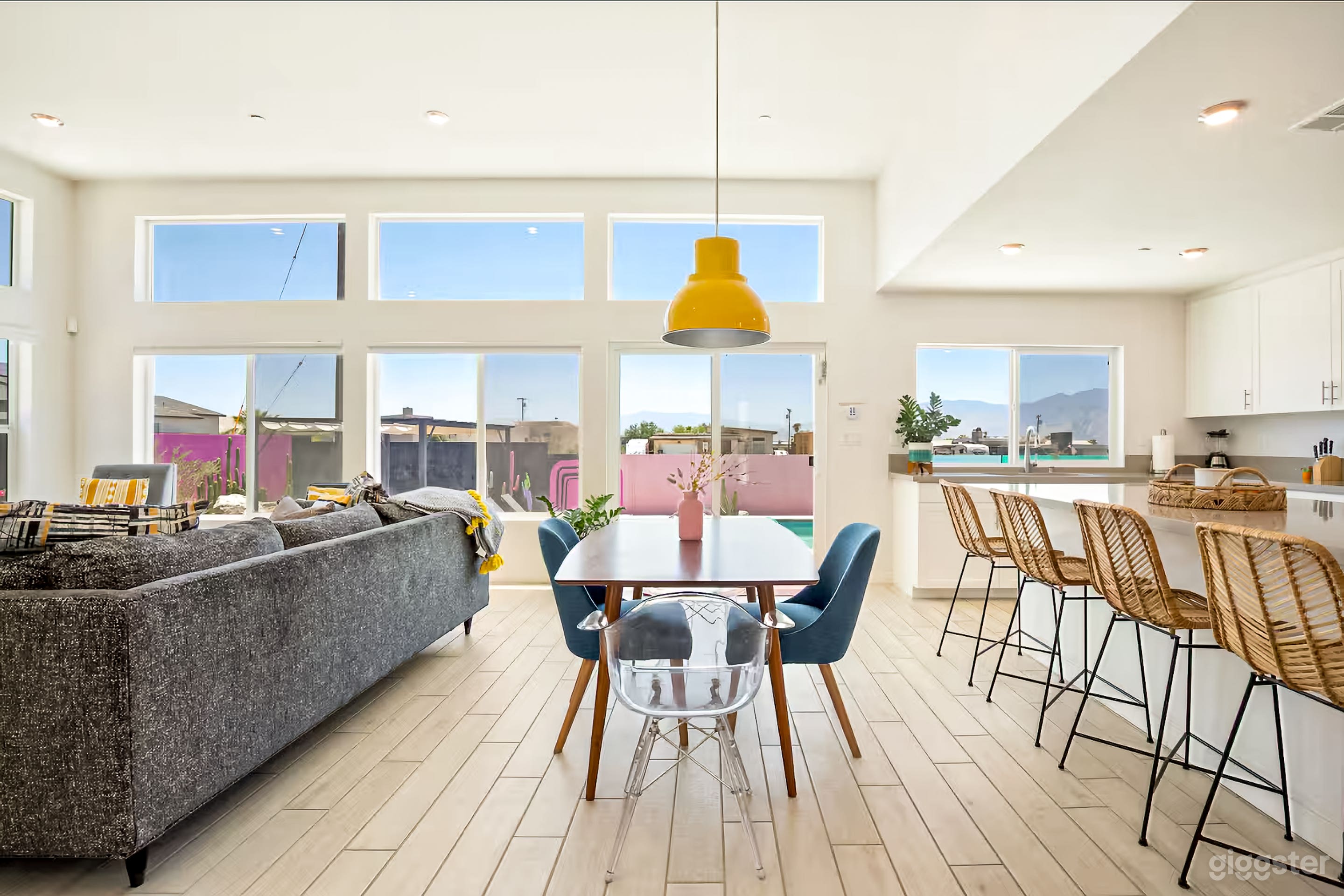 Contemporary Residence with Character Photo 4