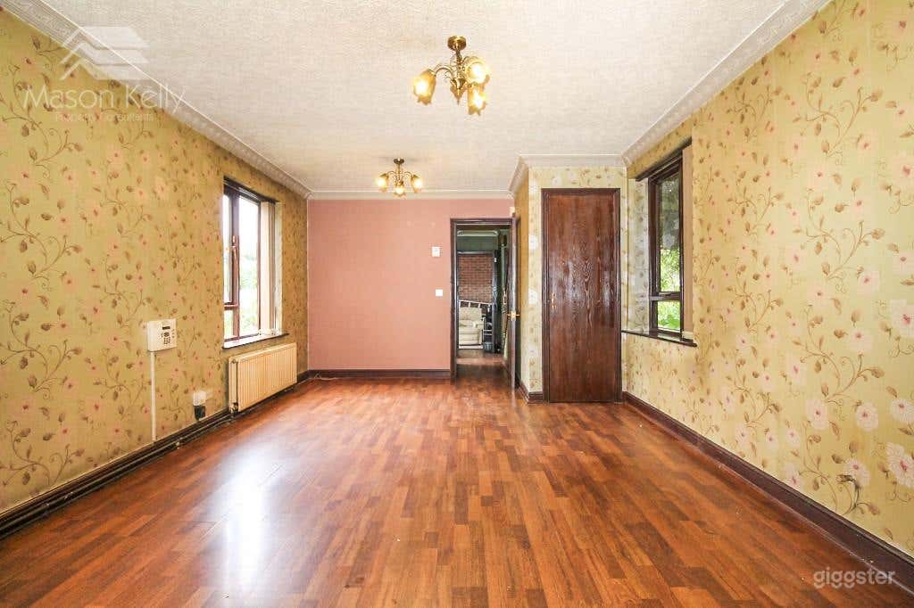 Typical British 1980s Detatched Estate House  Photo 4