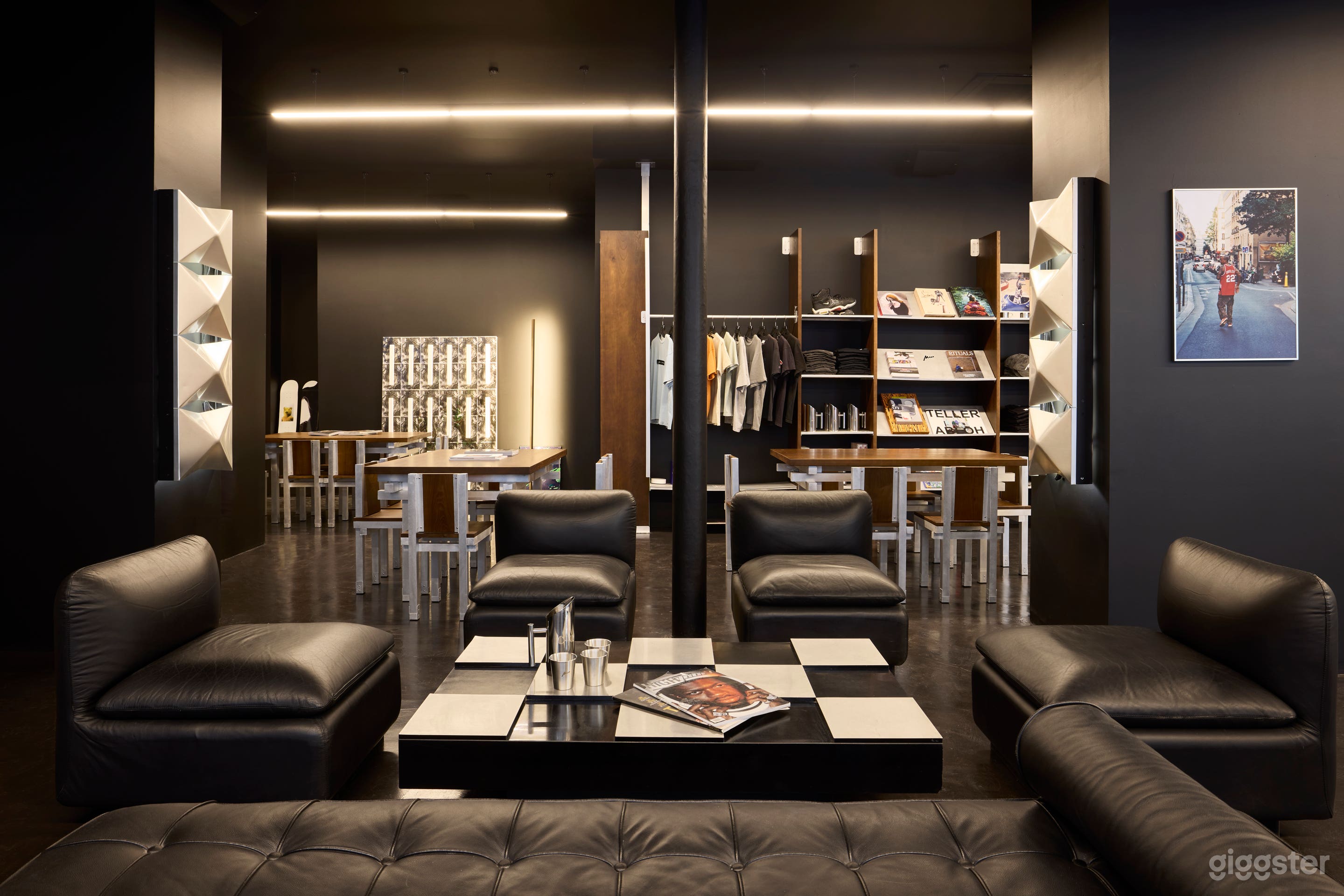 Photo de Lieu hybride : café, bar et studio Pilates dans le Marais 1