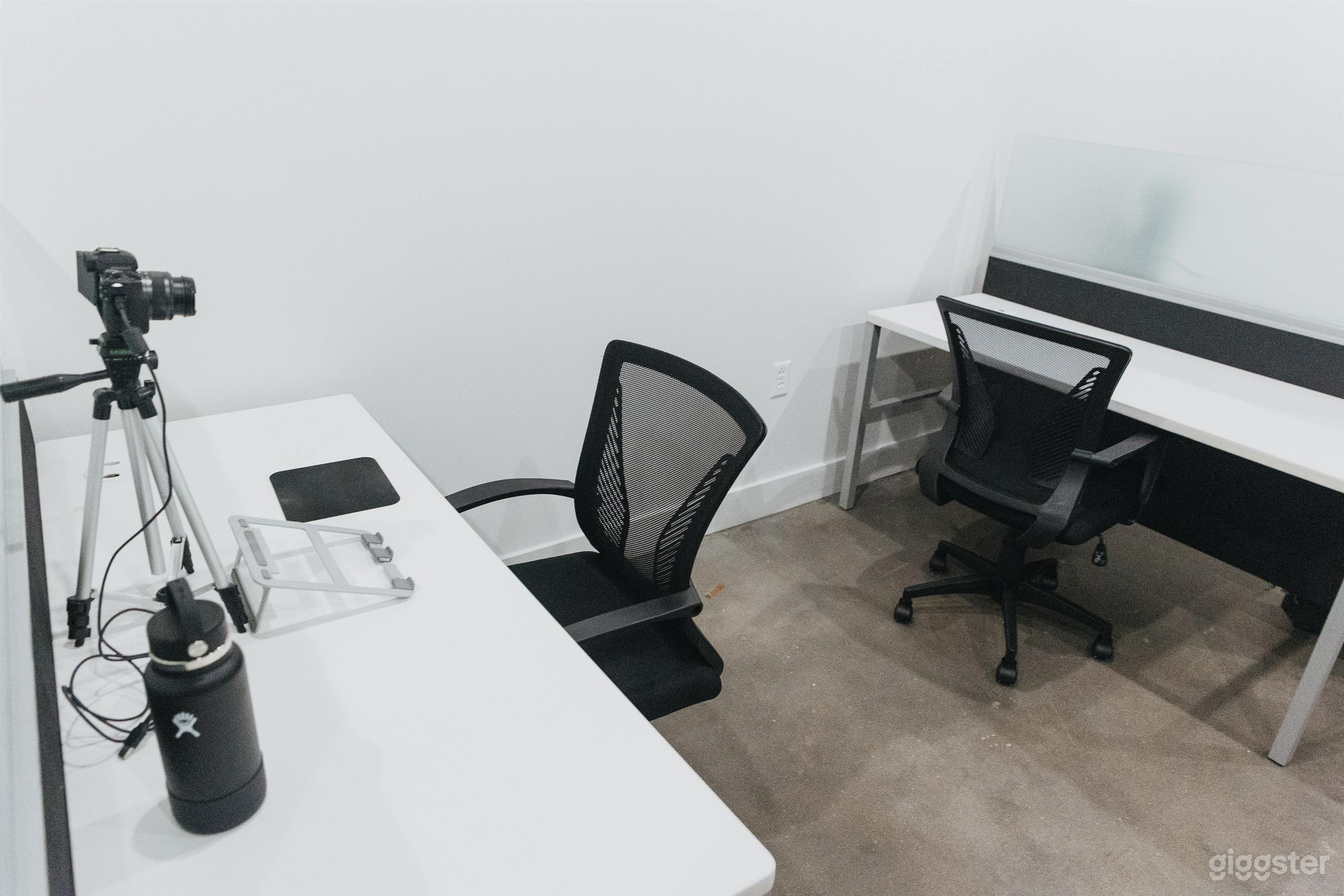 Coworking Desks Photo 4