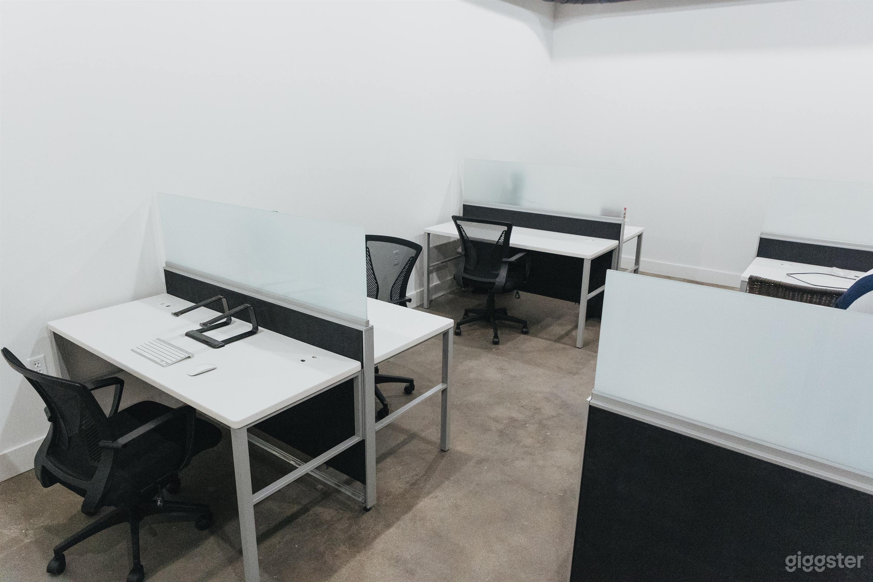 Coworking Desks Photo 2