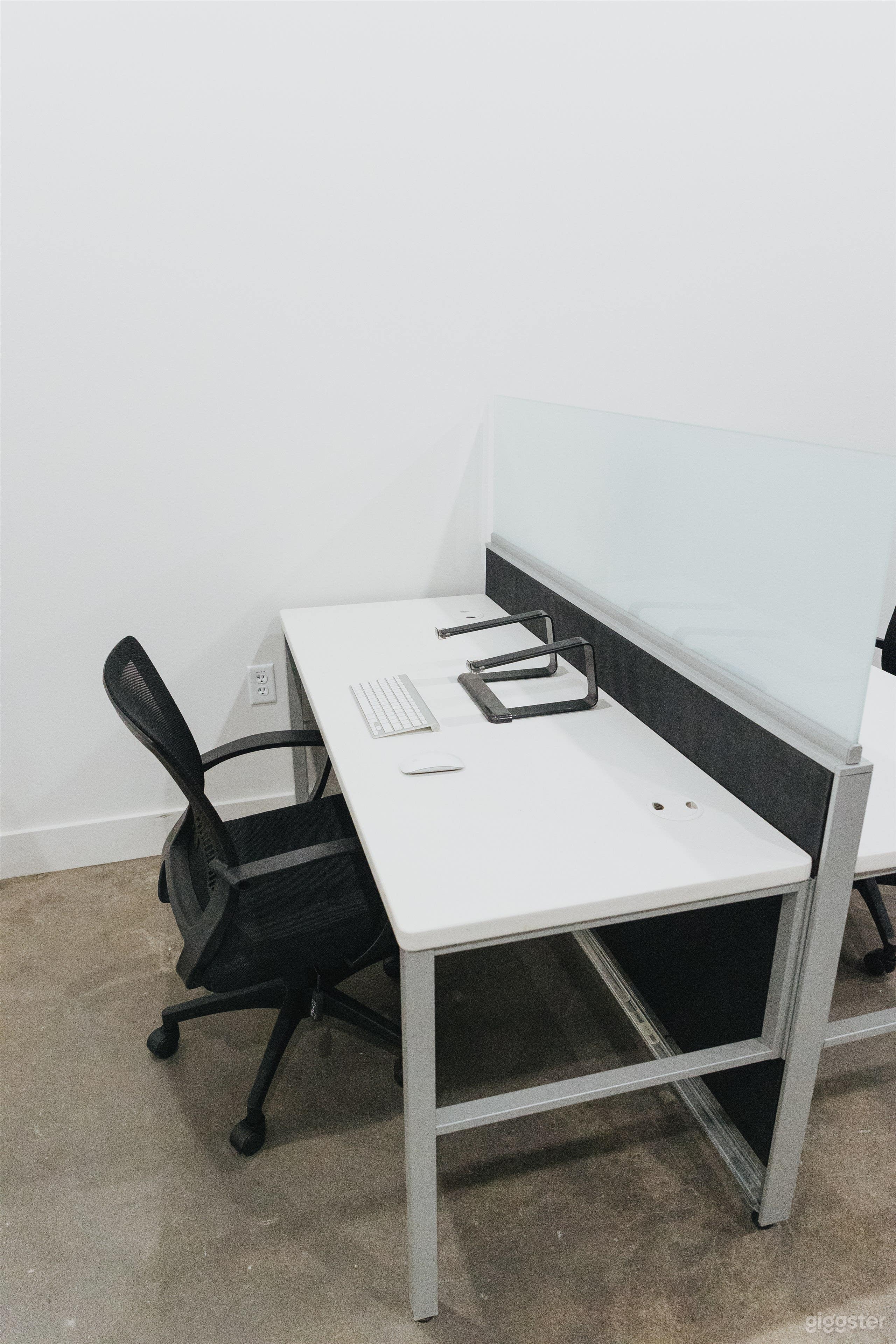 Coworking Desks Photo 3