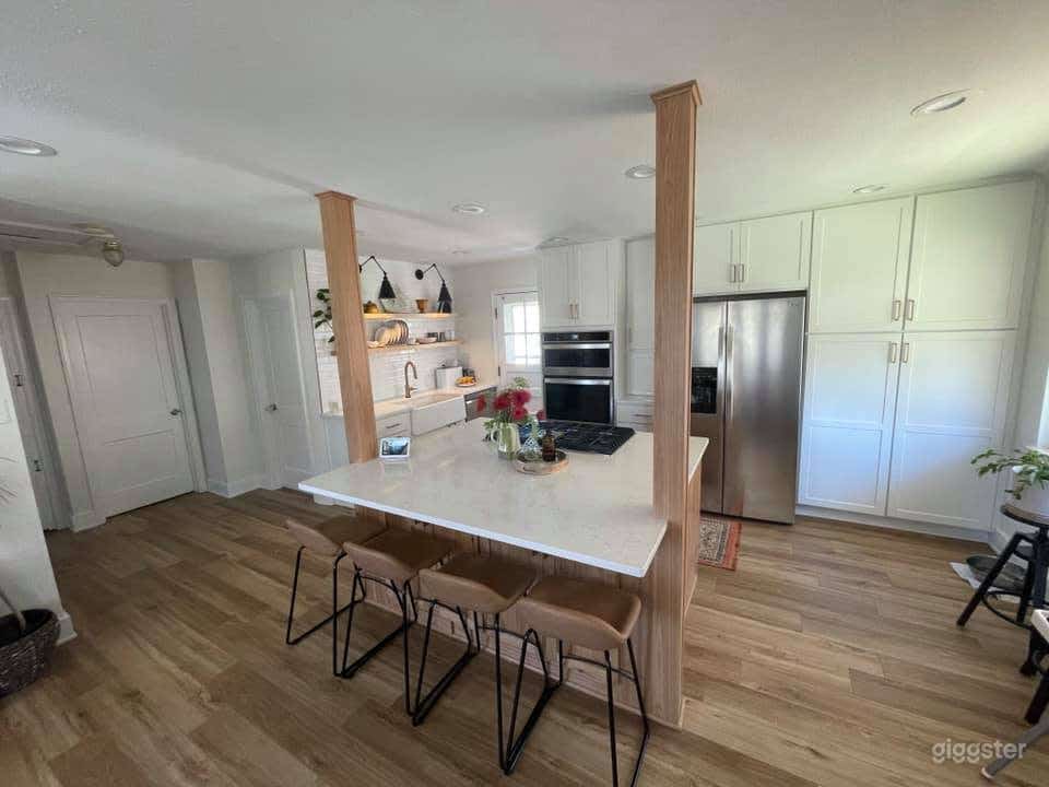 Newly Renovated Kitchen and Garden! Photo 4