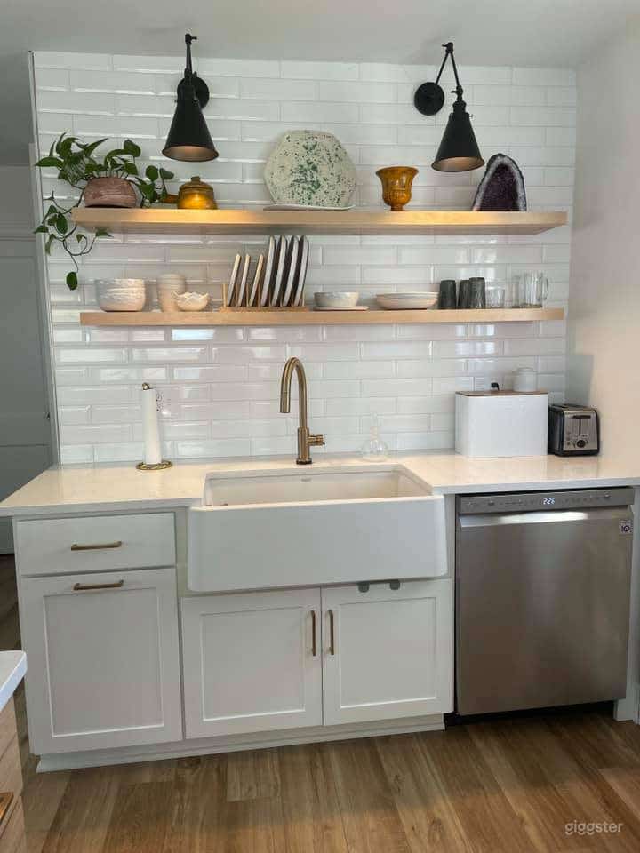 Newly Renovated Kitchen and Garden! Photo 3