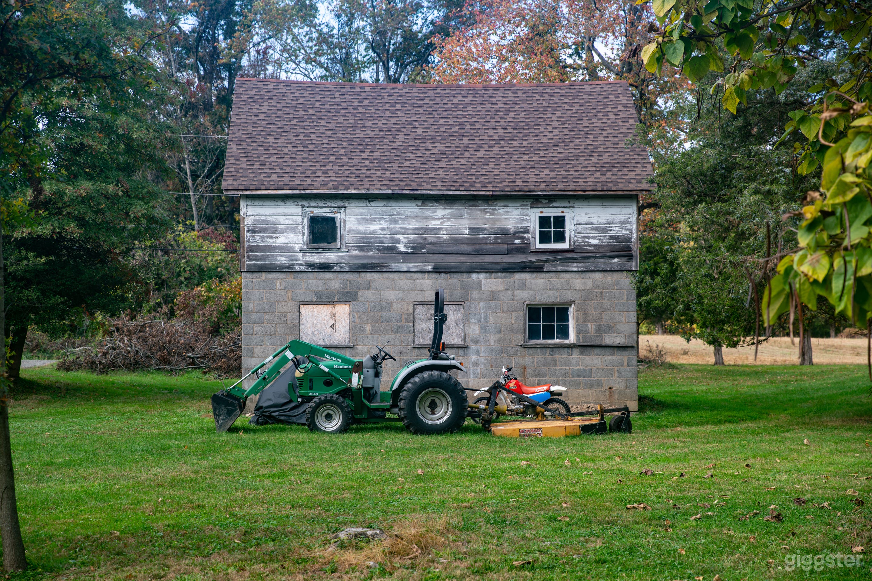 28 Acre Alpaca Farm, 2 Houses, Trees &amp; Open Fields Photo 4