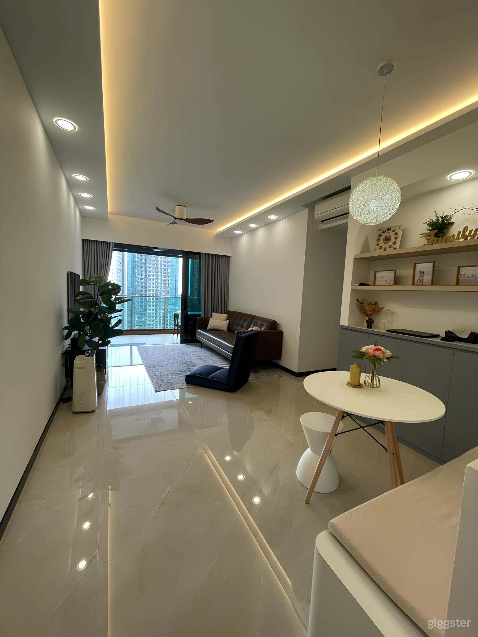 Bright, airy, cosy, modern space Photo 2