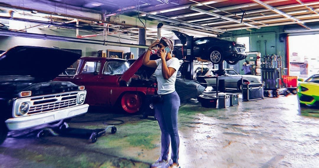 Garage/ Mechanic Shop Production Set Photo 4