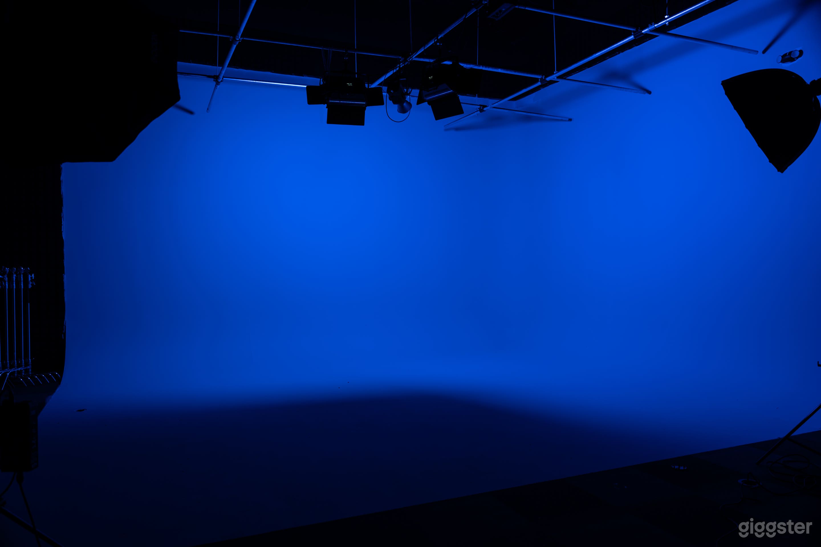 Two-Wall Cyclorama Studio for Photo & Video | DFW Photo 4