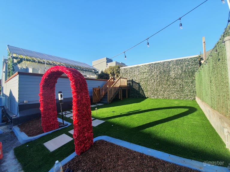  Garden area with optional rose arch 
