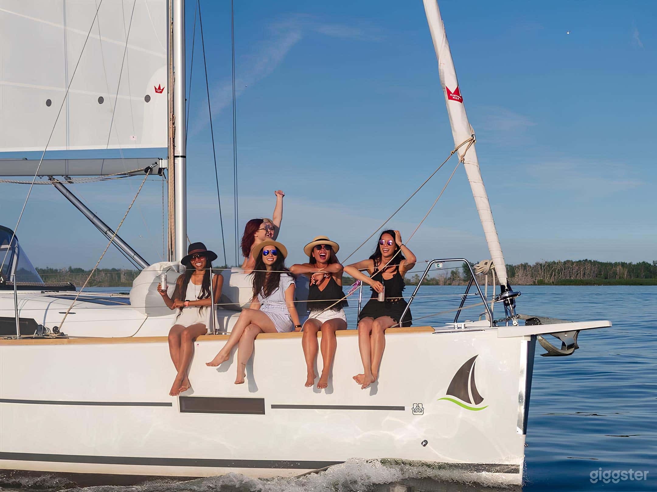 UnPlugged Sailing Yacht Photo 3