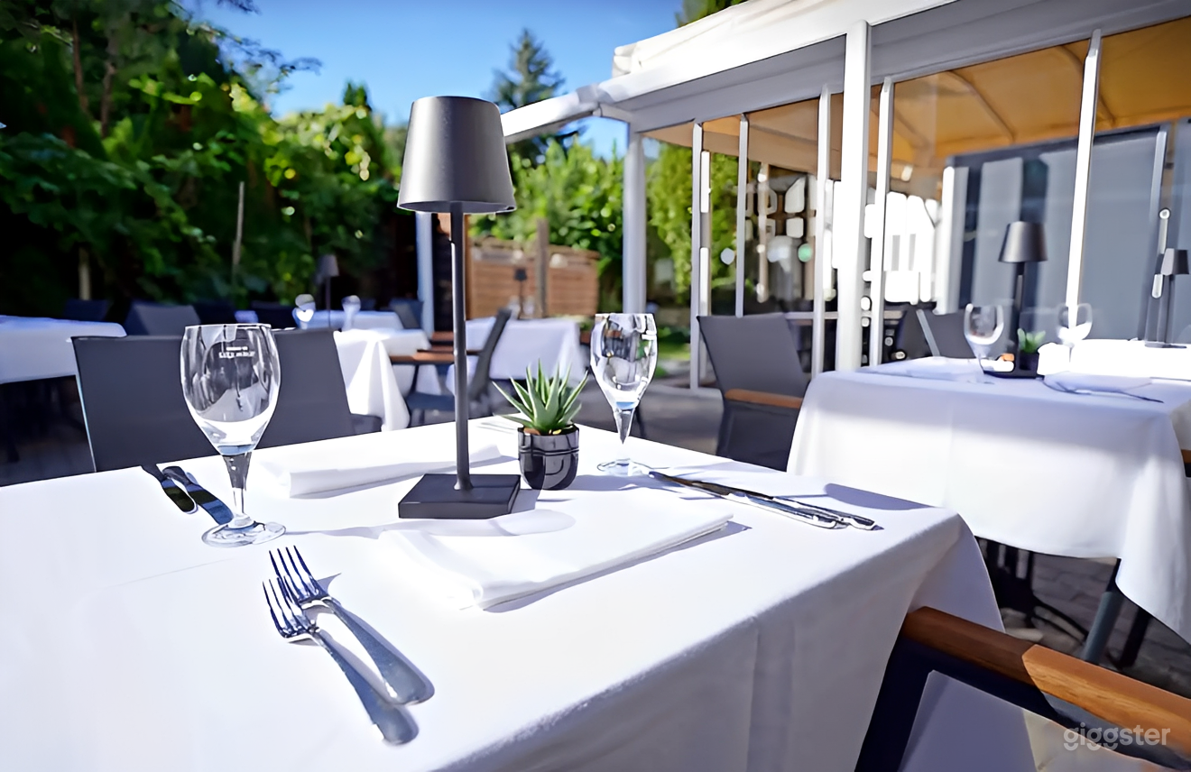 Elegantes Restaurant & Gartenterrasse Foto 3