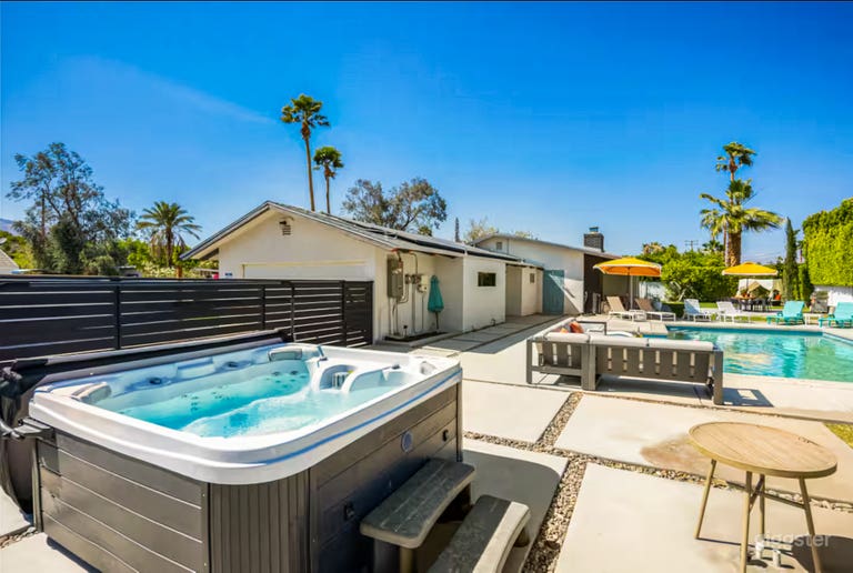  Open-Concept Contemporary House 