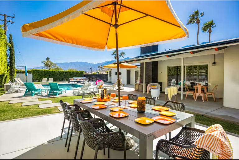  Open-Concept Contemporary House 