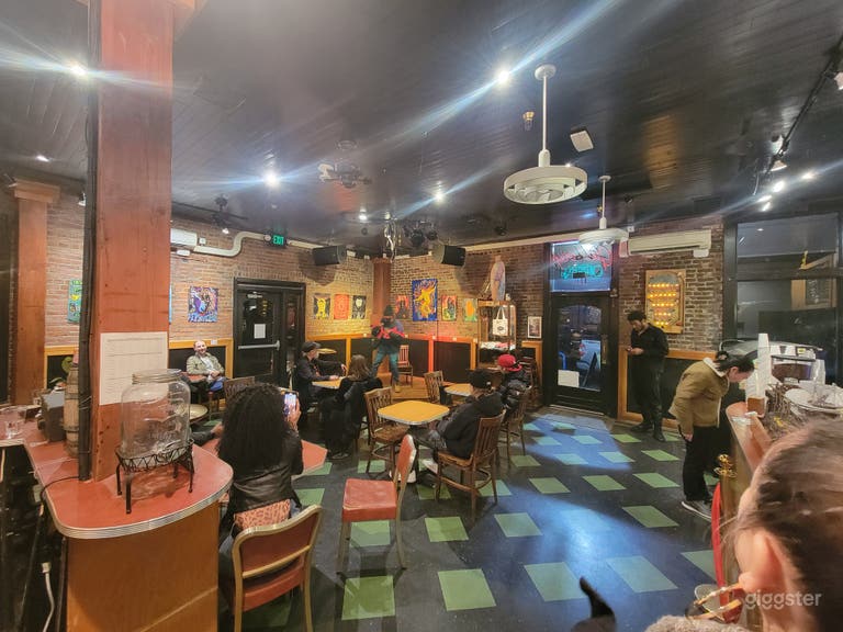  Los Ladrillos de OldTown. Donde las Culturas y el Café se Conectan. 