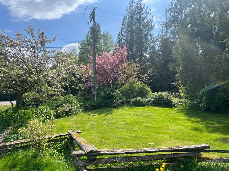 2-Acre Outdoor Venue in Fort Langley Photo 1