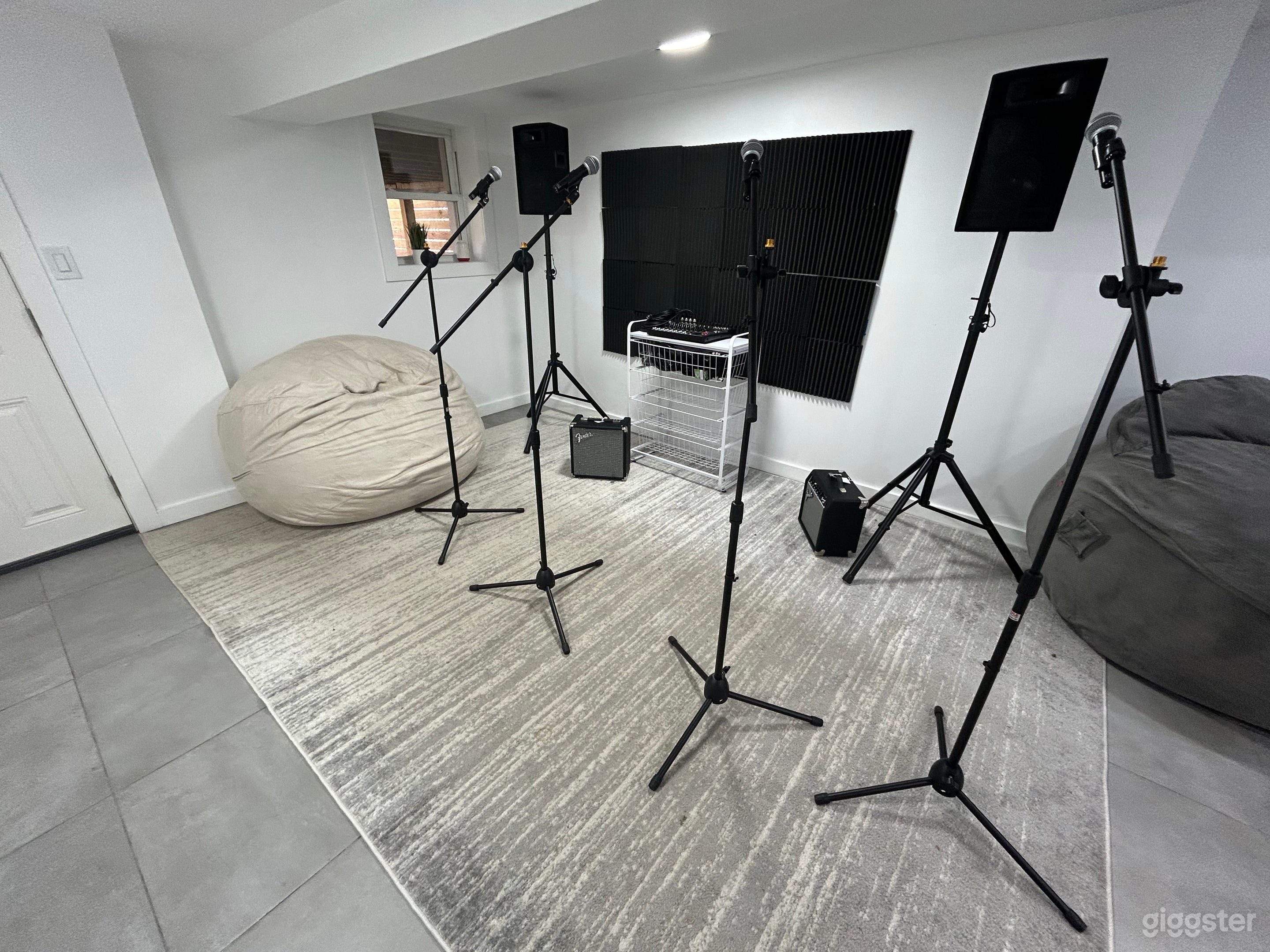 Band rehearsal space Photo 1