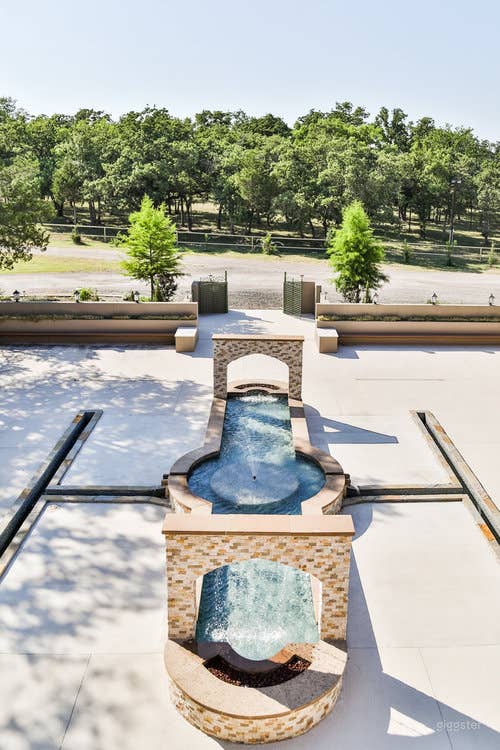 VISTA FORMAL GARDEN Photo 2