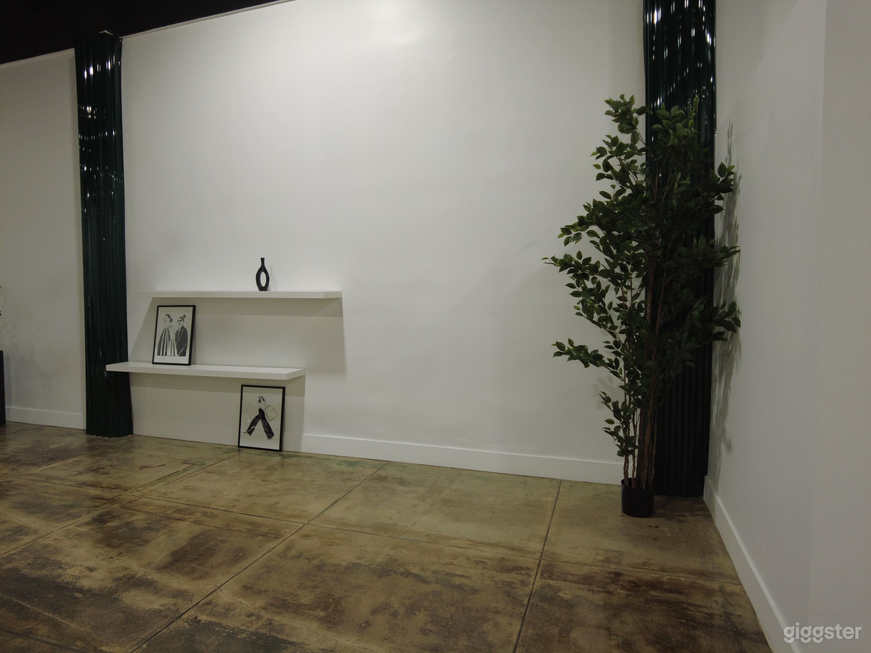 3000 sqft Beautiful and Versatile Space Photo 2