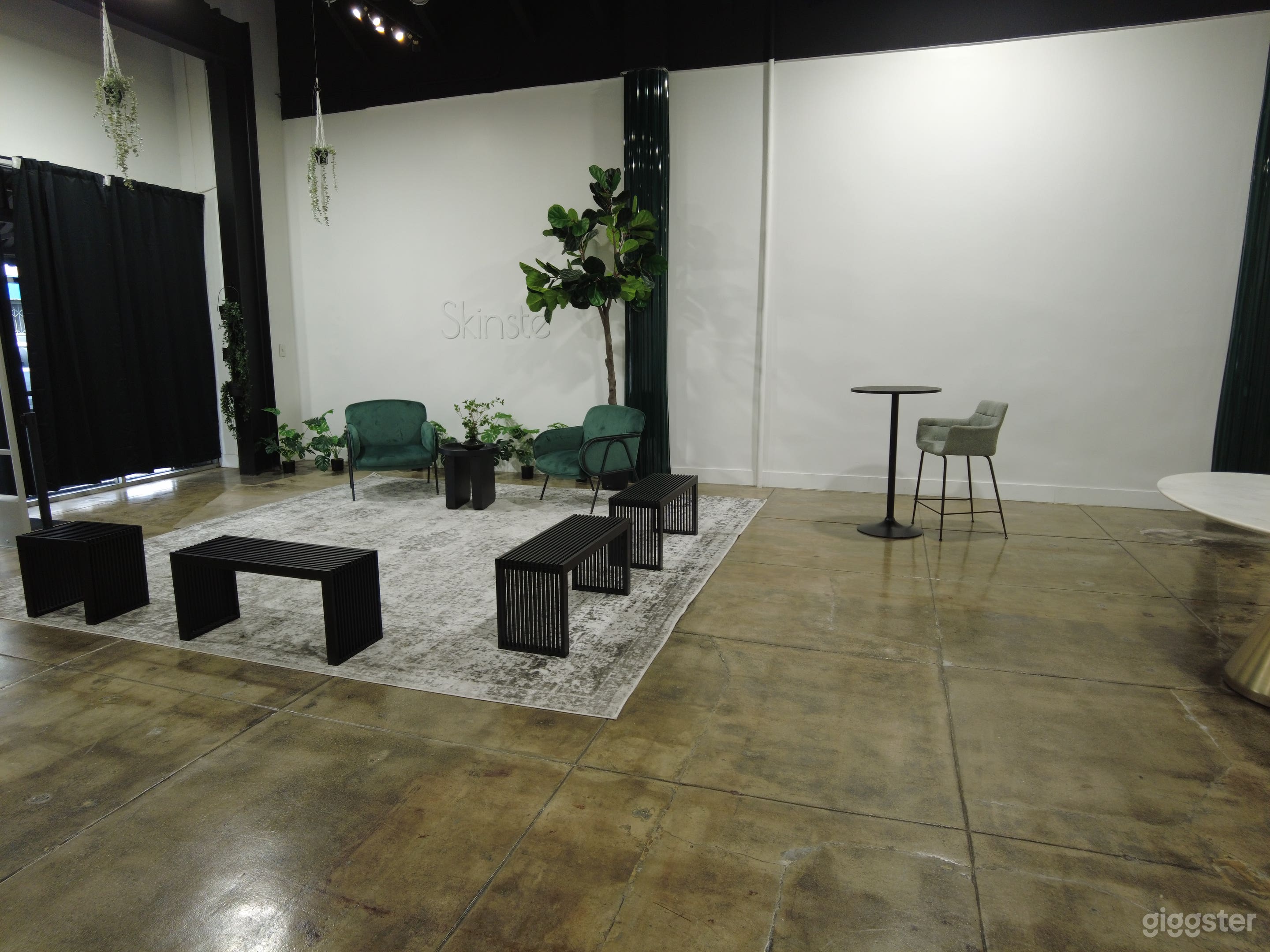 3000 sqft Beautiful and Versatile Space Photo 4