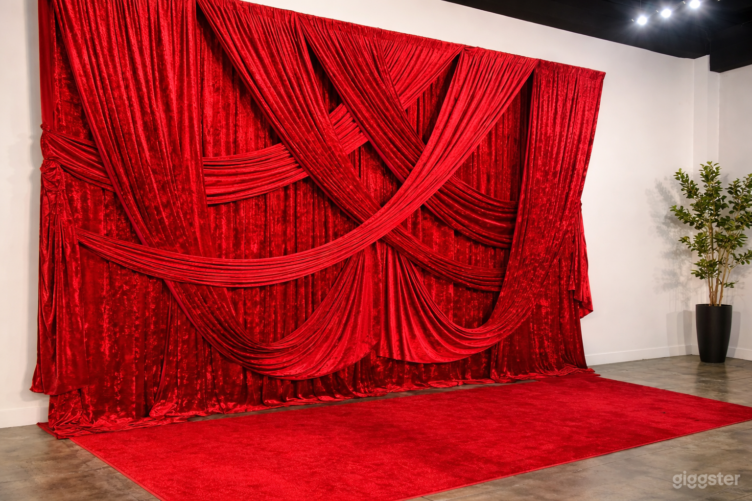 3000 sqft Beautiful and Versatile Space Photo 2