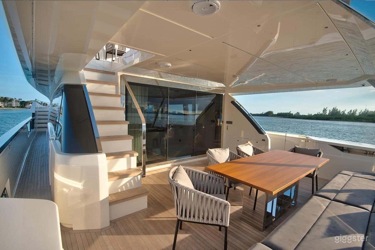 92' FERRETTI YACHT Photo 4