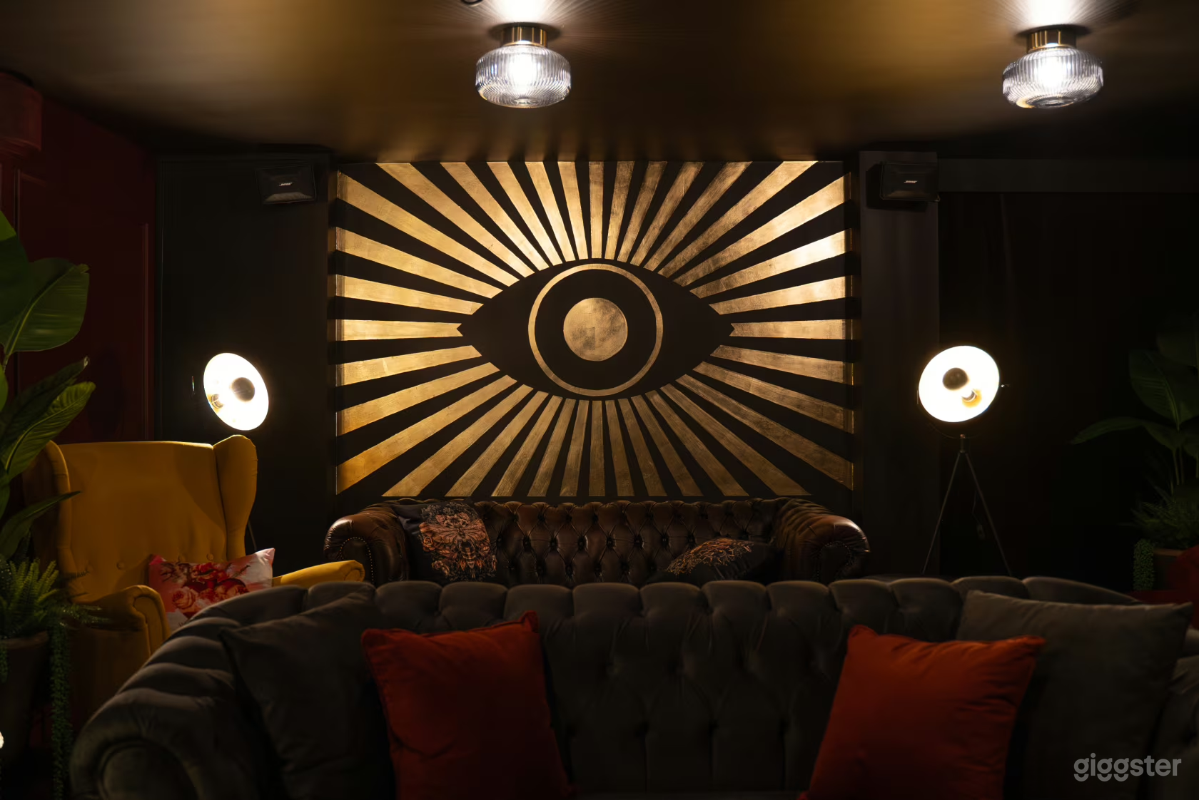 The Lounge Photo 3