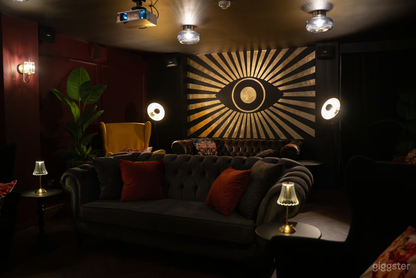 The Lounge Photo 4