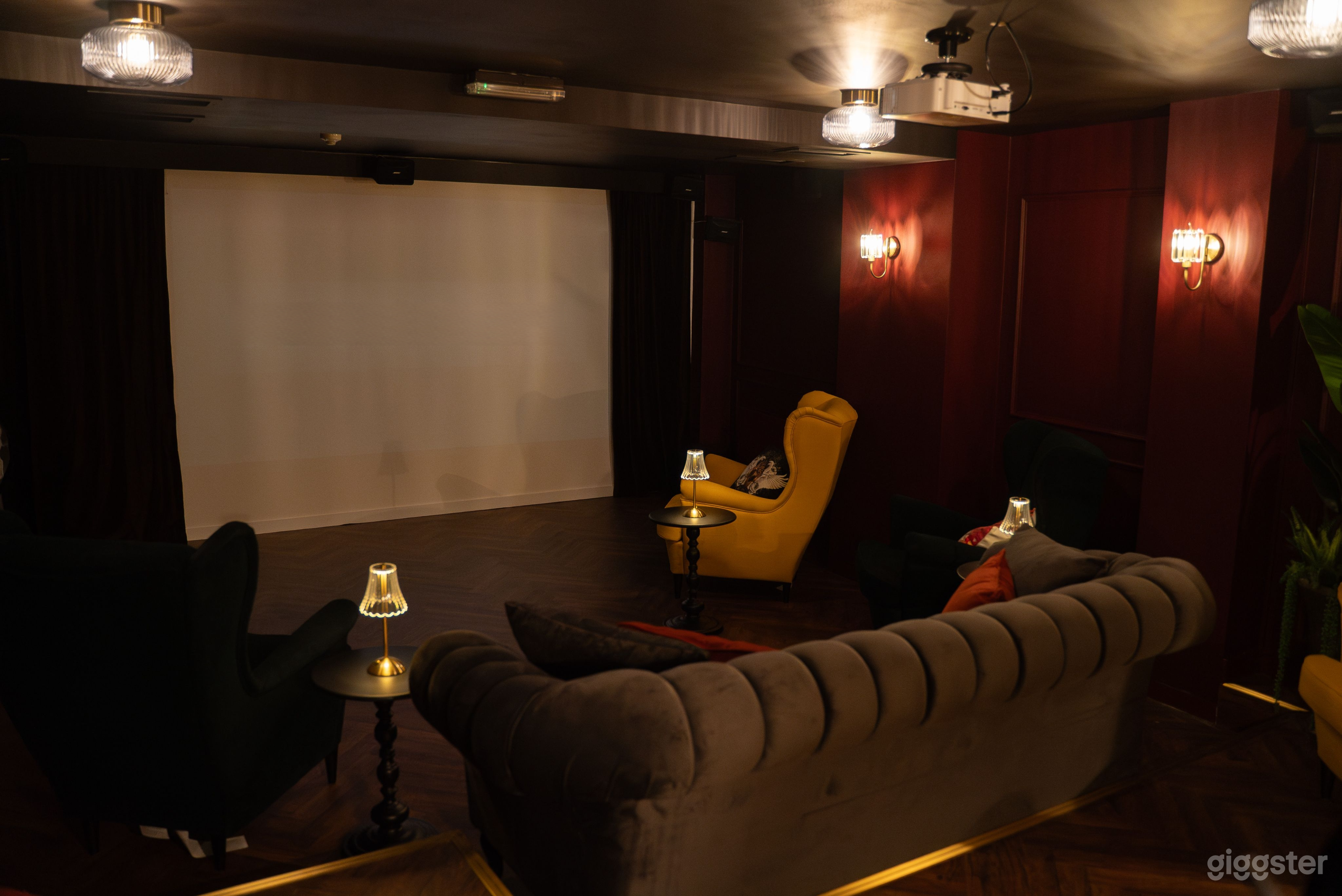 The Lounge Photo 2