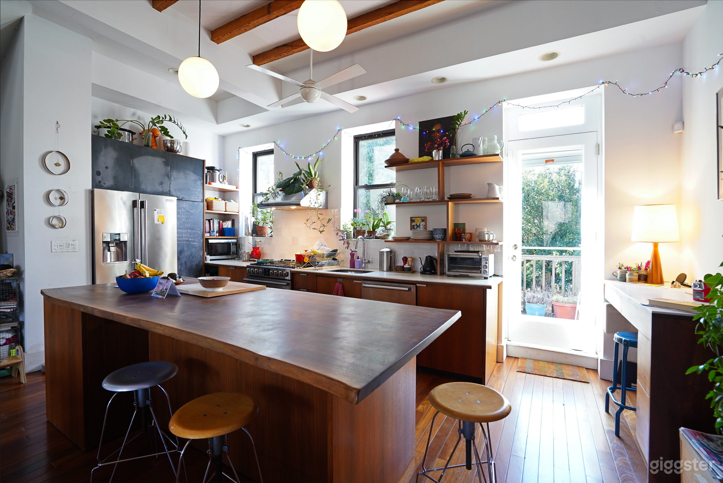 SHAPIRA'S URBAN Brownstone Photo 3