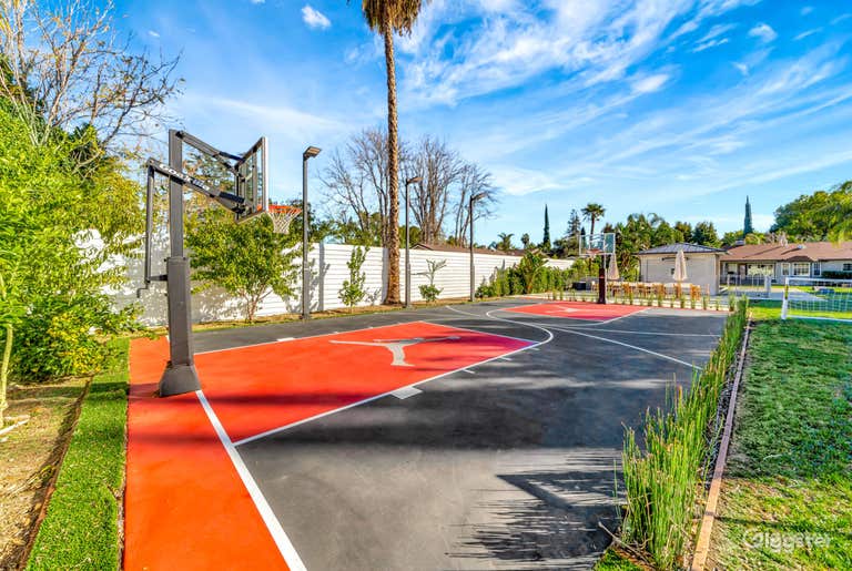  Impressive Basketball Court in Woodland Hills 
