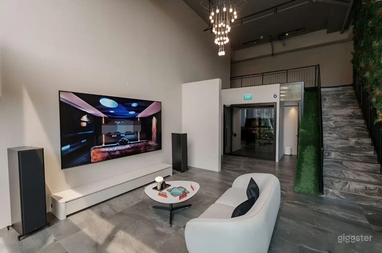  Salón versátil con pantalla de 115” para eventos 