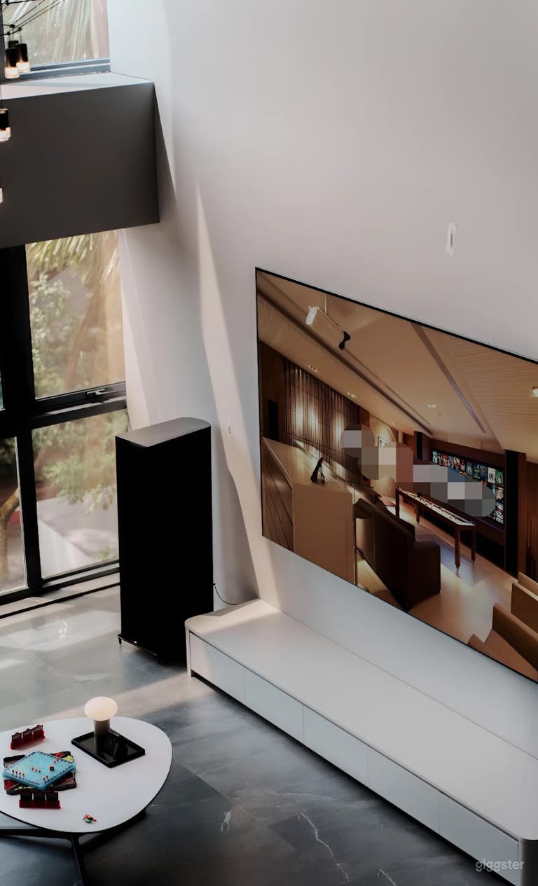  Salón versátil con pantalla de 115” para eventos 