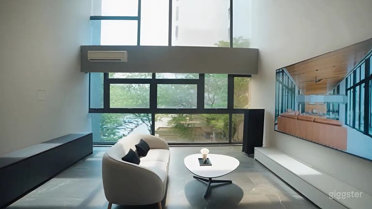  Salón versátil con pantalla de 115” para eventos 