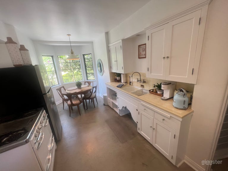  Traditional Apartment/Condo in Mediterranean House 