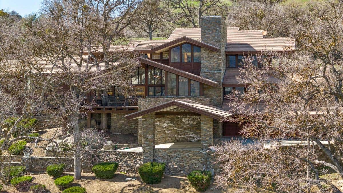 Tehachapi Home: A Cinematic Haven in the Mountains Photo 3