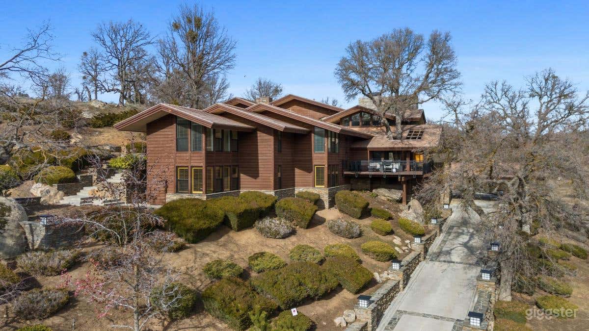 Tehachapi Home: A Cinematic Haven in the Mountains Photo 2