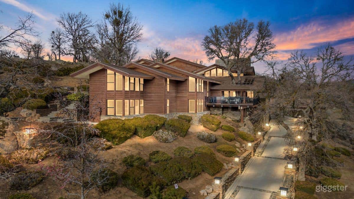 Tehachapi Home: A Cinematic Haven in the Mountains Photo 1