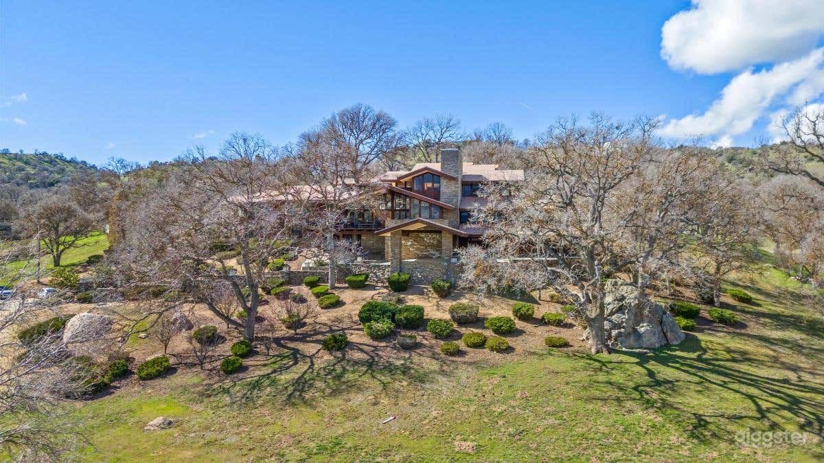 Tehachapi Home: A Cinematic Haven in the Mountains Photo 4