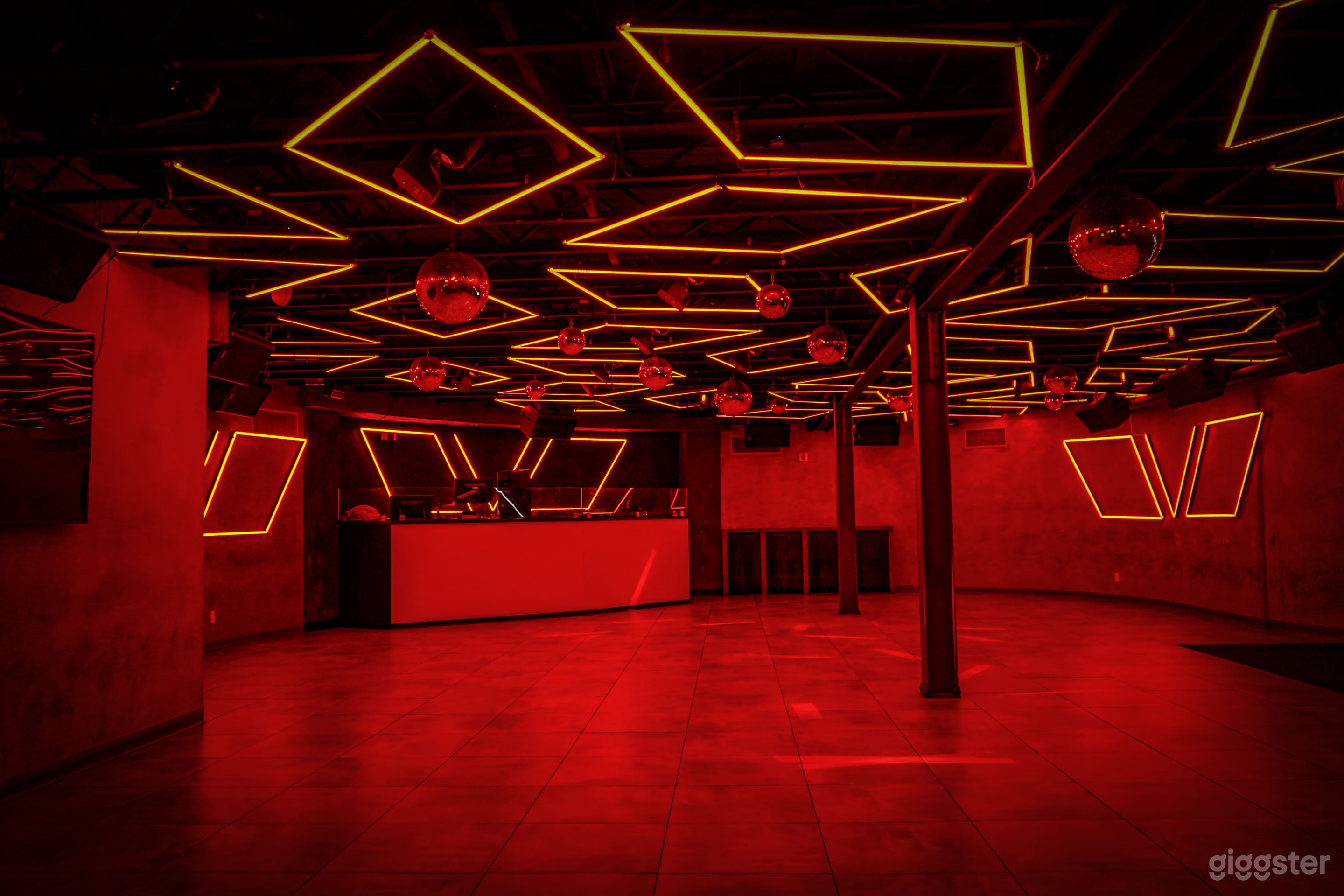 Massive Night Club w/ 3 Bars, 2 Floors, LED and more in California Photo 1