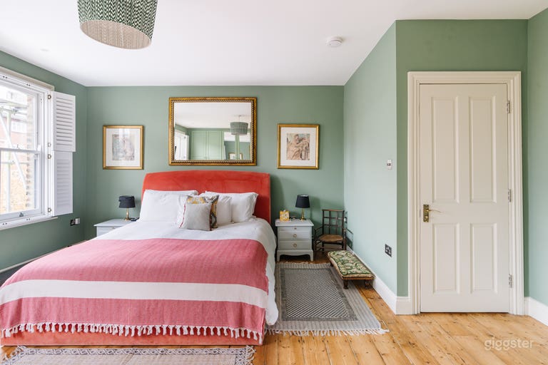  Beautiful Spacious 5 Bedroom Period Family Home 