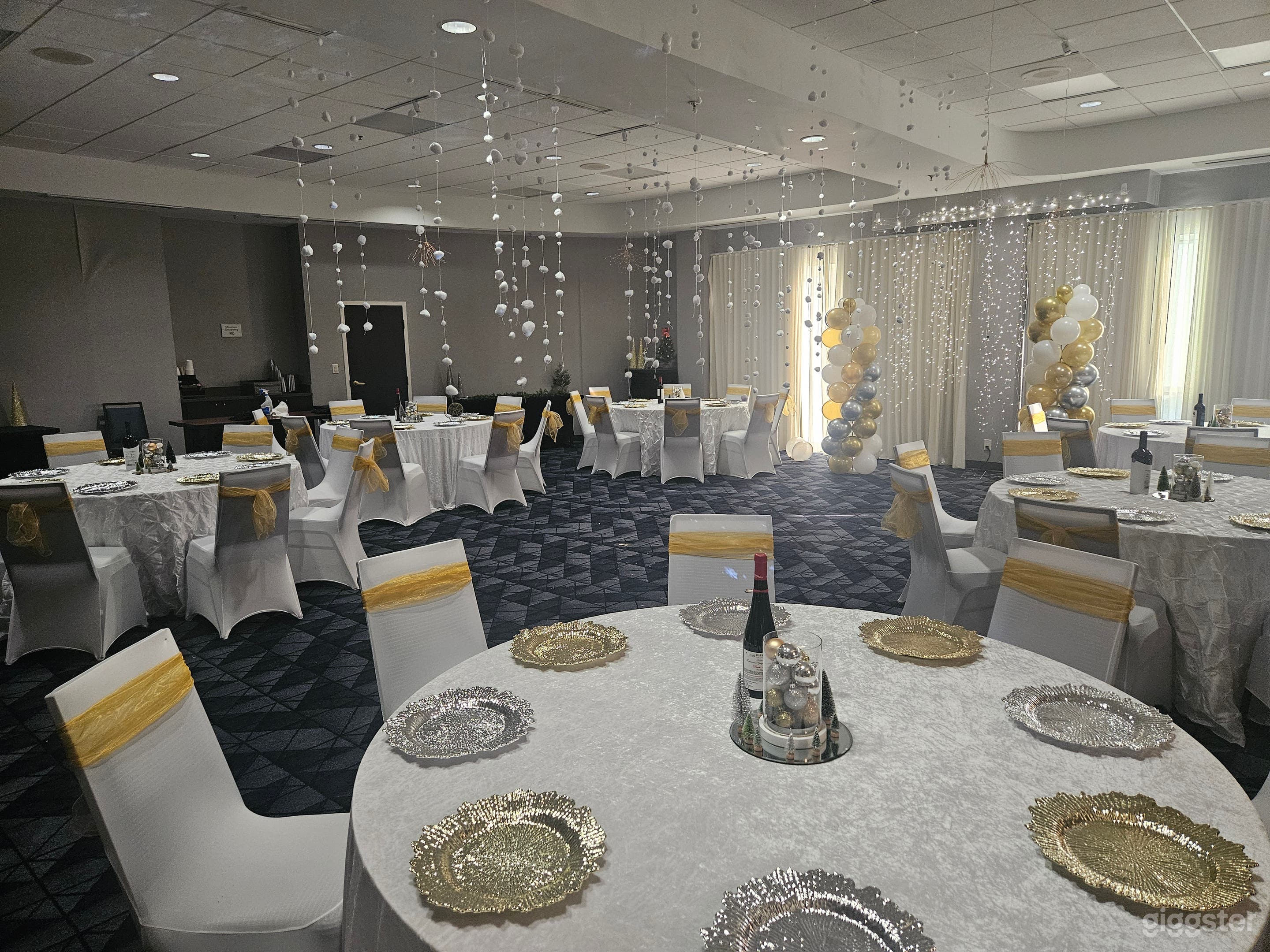 Buyout: Well-Lit Space + Outdoor Patio Photo 4