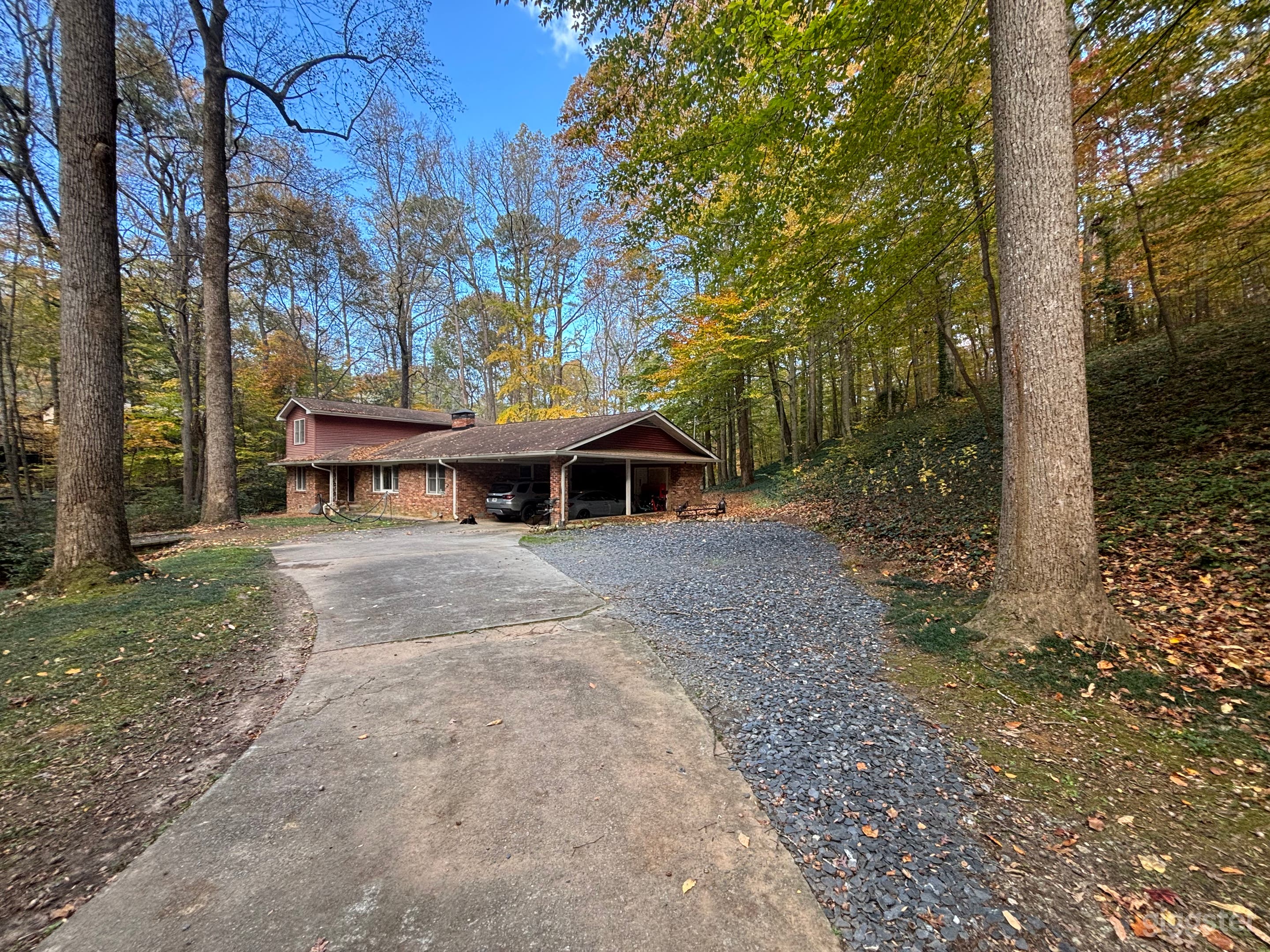 Private mid century ranch on 3 acres w/creek Photo 1
