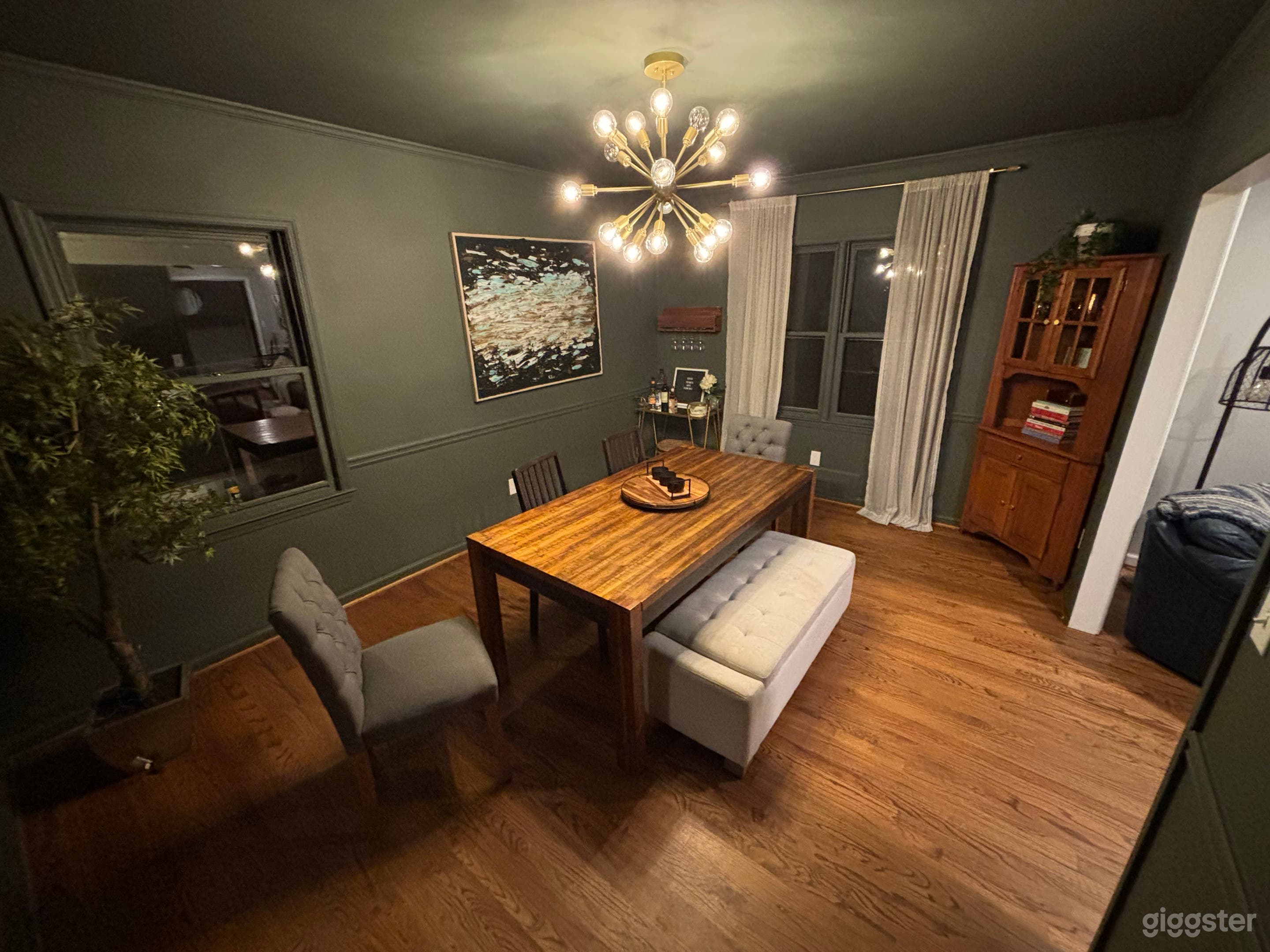 Private mid century ranch on 3 acres w/creek Photo 2