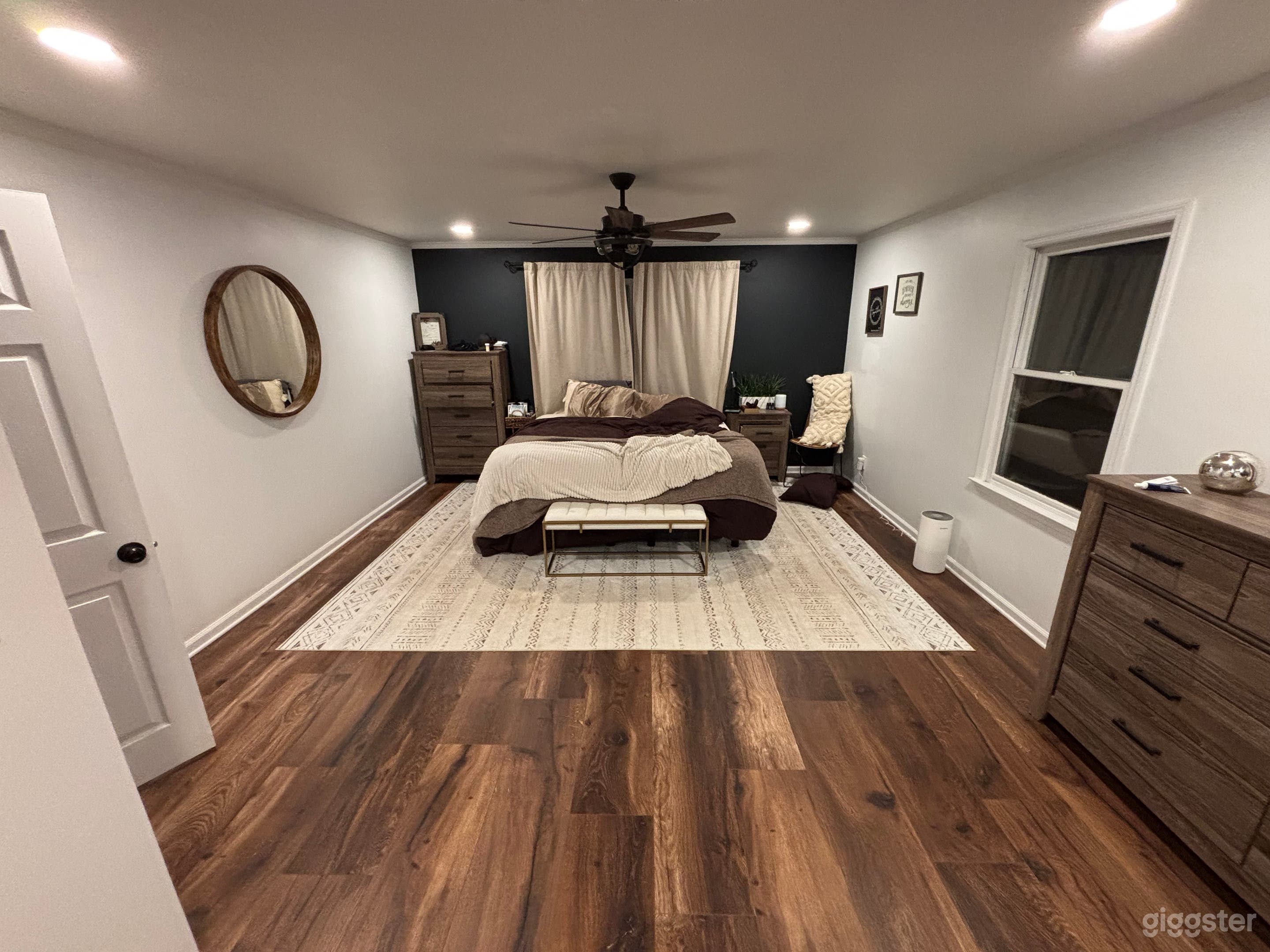 Private mid century ranch on 3 acres w/creek Photo 3