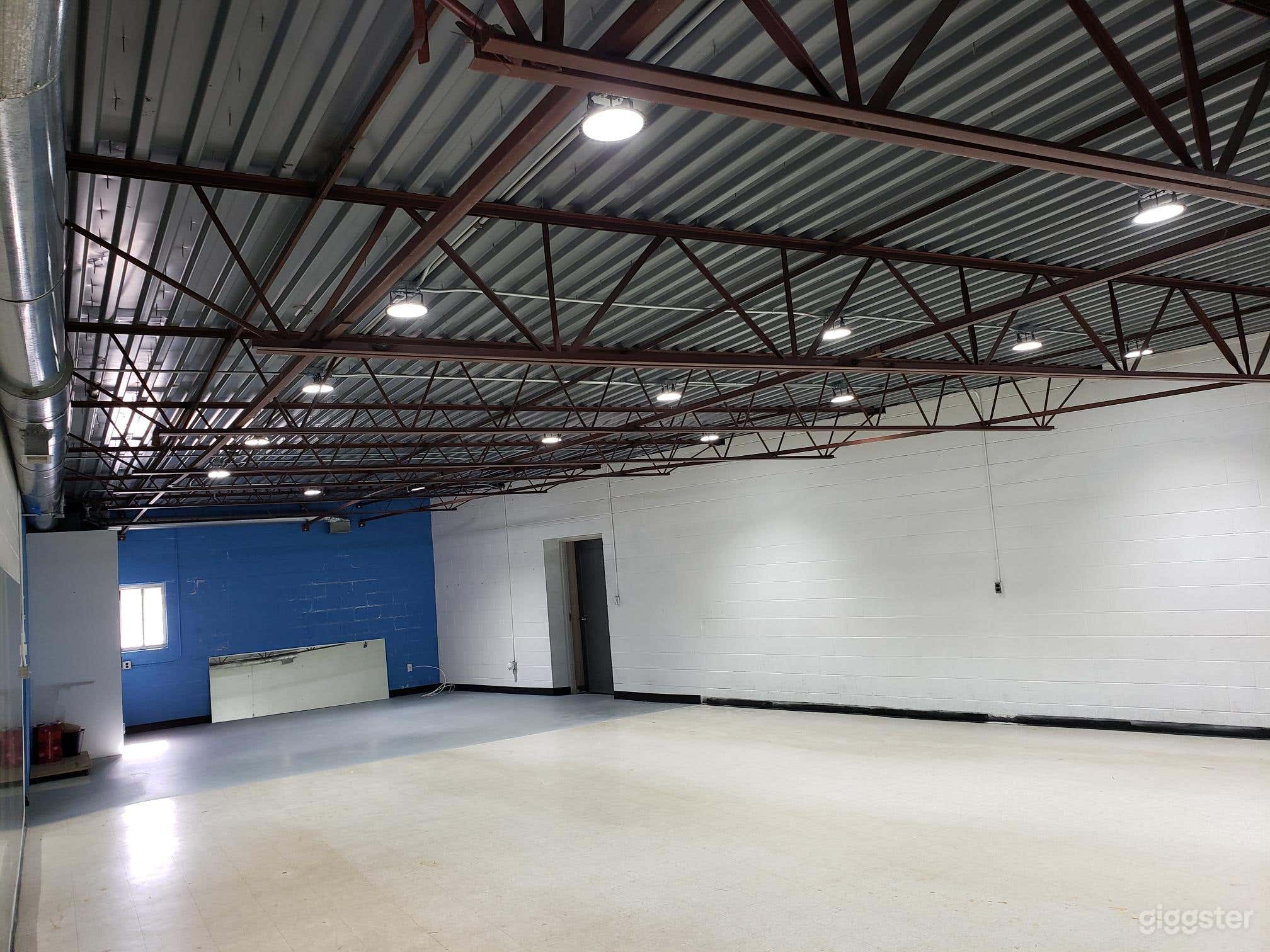  Huge Ware House in Livonia Photo 3