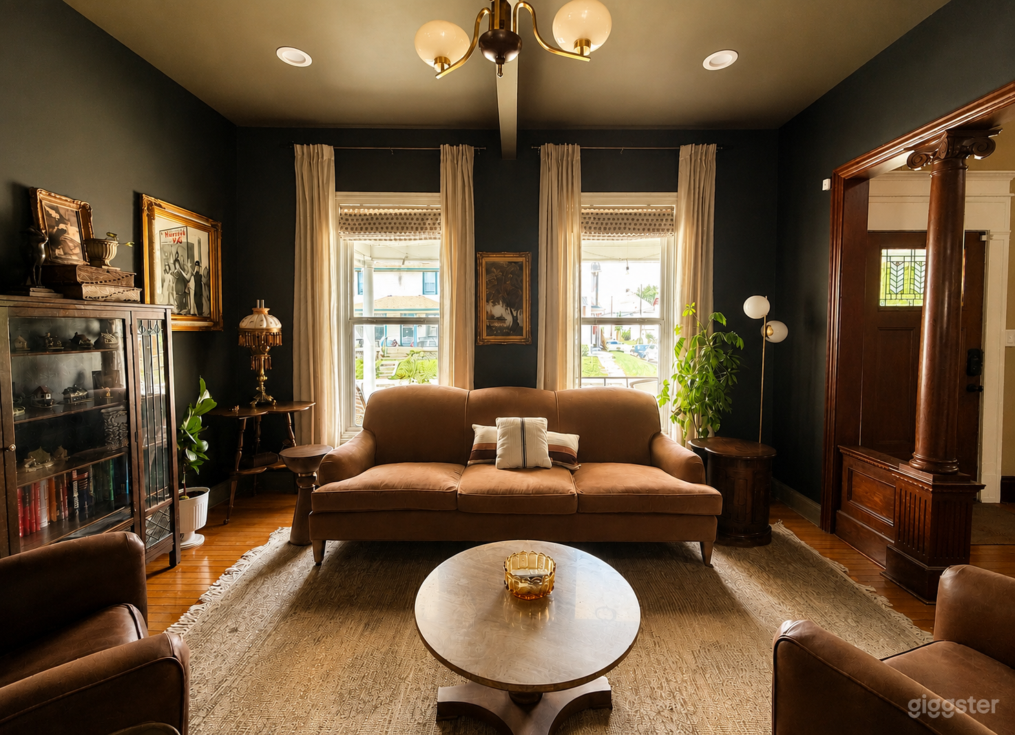 Historic Victorian Parlor, Grand Staircase &Wraparound Porch Photo 1